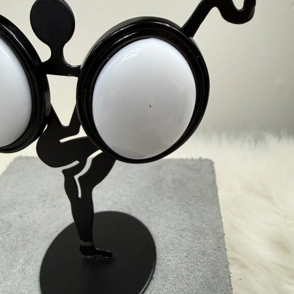 Vintage Black & White Plastic Oval Pierced Stud Earrings 1.5" X 1" - Picture 2 of 6